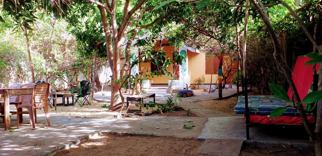Little Bay Arugam Bay Hostel Exterior foto